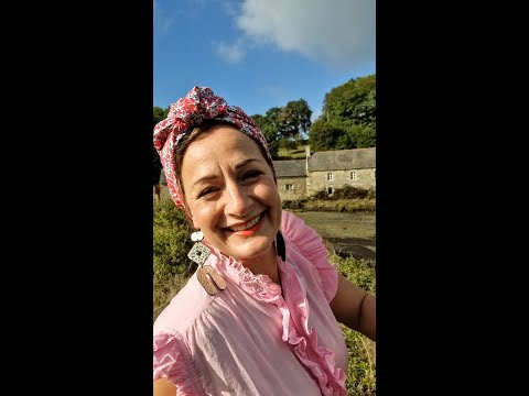 Vintage Style - How to Style your Josephine Wired Head wrap in a Knotted Style