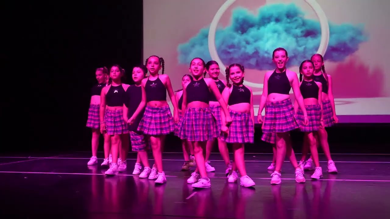 13- Cuatro veinte - Ritmos Urbanos Niños - IX Show Teatro Metropolitan - Centro AHK