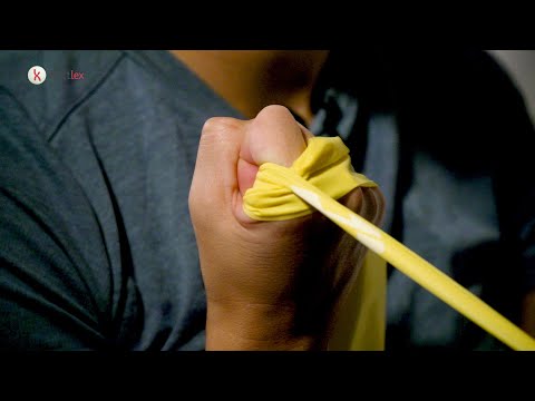Trening med strikk - sittende albuebøy