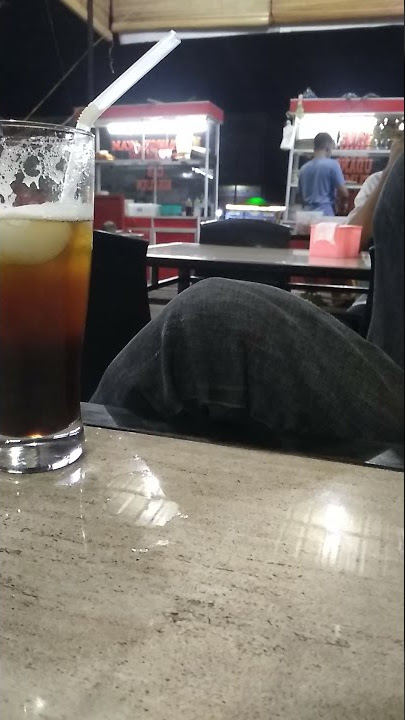 malam hari di warung kopi