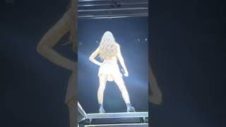 Here are all the behind-the-scenes moments from The Guts World Tour! ⭐🤩🦋