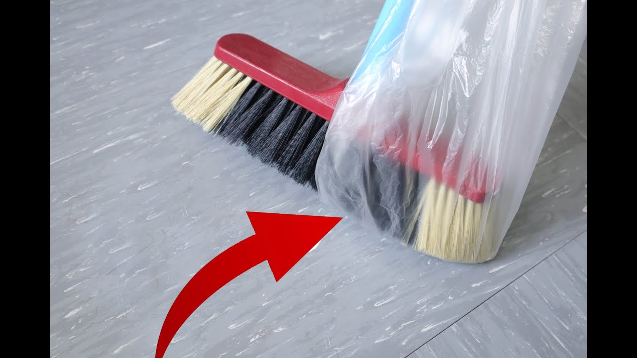 Legen Sie 1 Plastiktüte auf Ihren Besen und Sie werden nie mehr so kehren wie zuvor ! GENIALE TRICK!