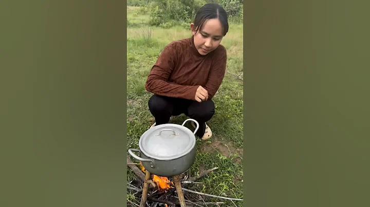 Survival Skills: 🍁Simple but Useful in jungle #bushcraft #camping #outdoors #useful #shorts 🏞️🪾