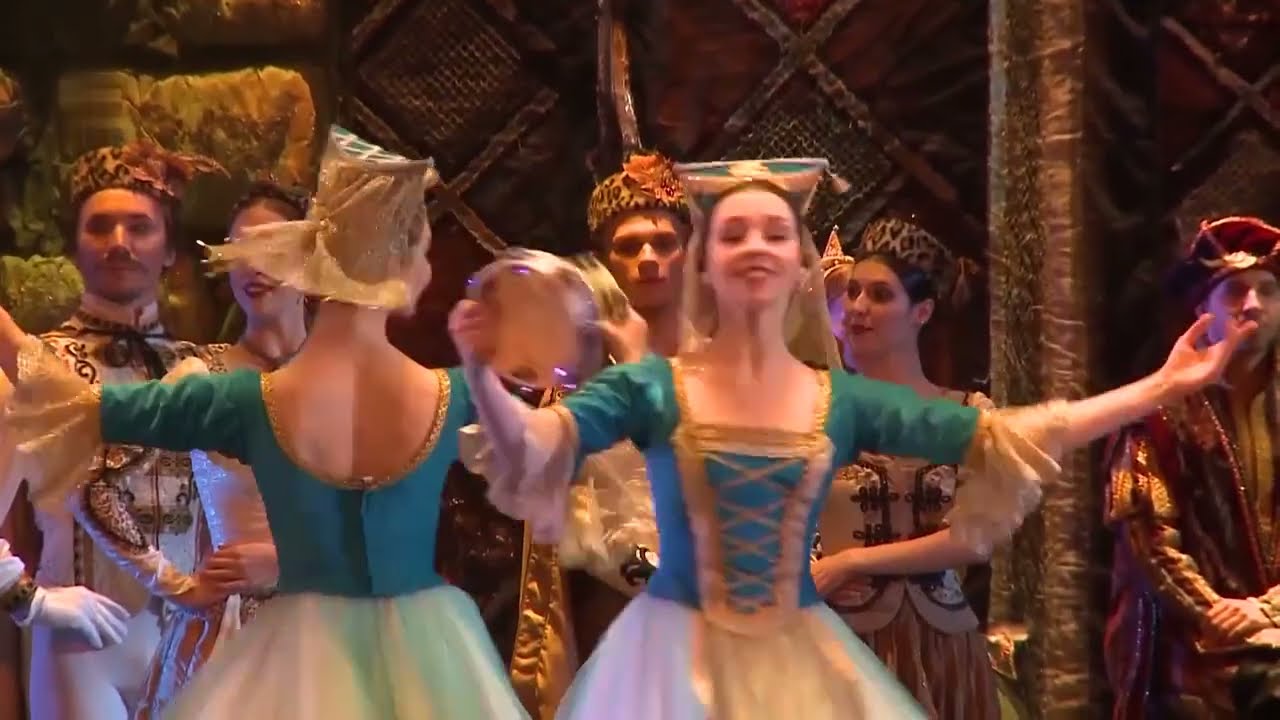 ナポリの踊り「白鳥の湖」クリサ,モトゥゾフ,クレムリン・バレエ団 2021 Napolitaine 