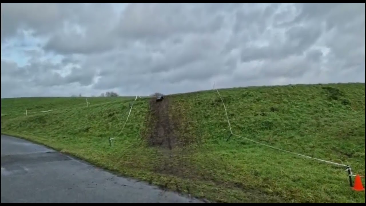 Muddy old HPI Savage bash 