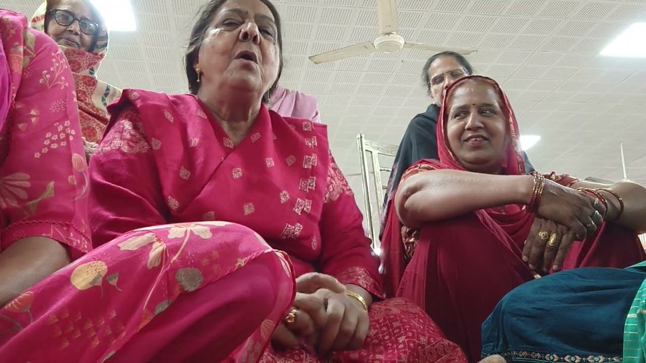 बन्नी(456) दादा ऐसा वर ढूंढो, ताऊ‌ ऐसा वर ढूंढो सुसर लाठ साहब हो    सासू मेम साहब हो 