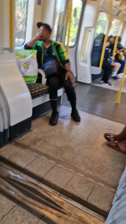 Лондон. Метро. Поезд. London. Underground. Train.. - YouTube