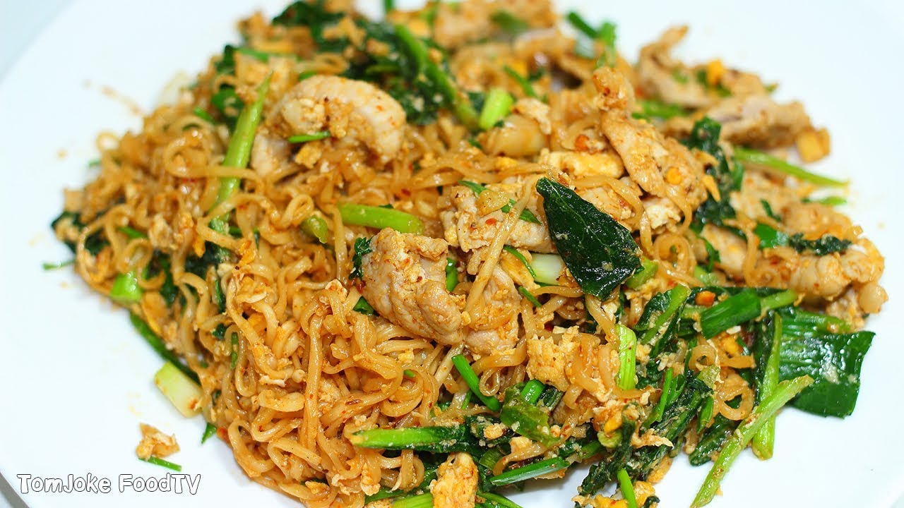 ผัดมาม่าให้อร่อย ด้วยเคล็ดลับง่ายๆ Noodle Stir-Fry - YouTube