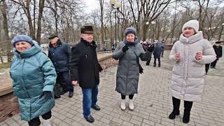 18.02.24г..."Заметает Зима"... Аркадий Дар... звучит на танцполе в Гомельском парке...