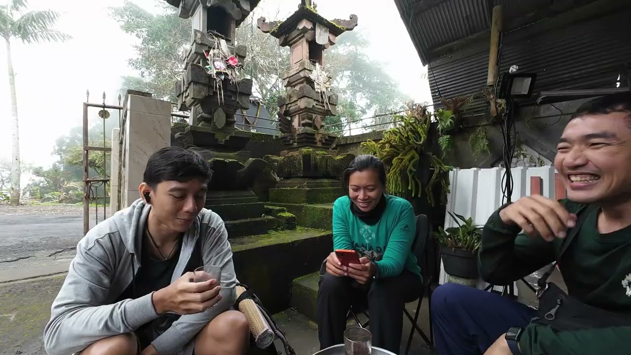 Kemah di air terjun Tibuan