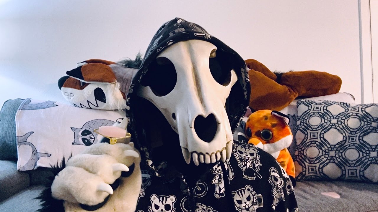 Массаж лица и болтовня от Furry ASMR Max в стиле Lo-Fi (шепот, звуки рта)