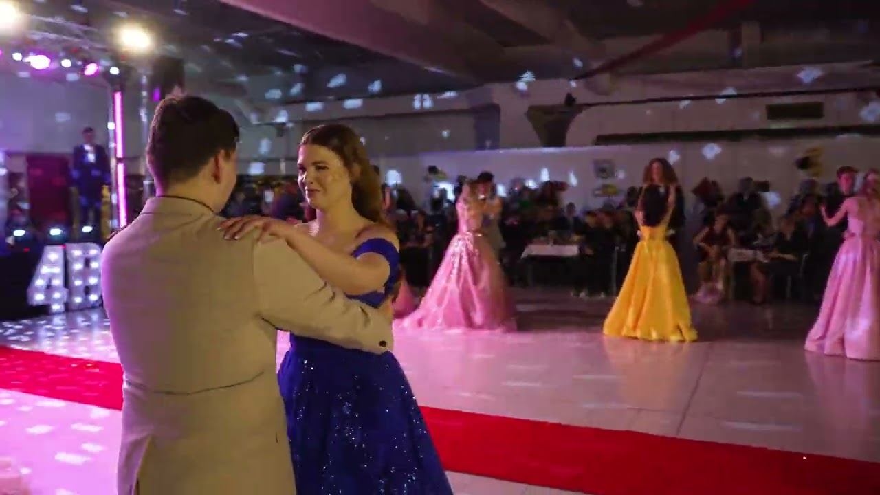 H&M production | ZÁZNAM: Maturitní ples OA Lysá nad Labem 2026 - Nástup 4.A