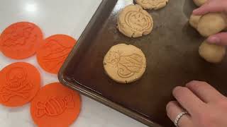 Bake Cookies with Me using AIERSA 8Pcs Halloween Cookie Cutters Set, Large Magnetic Cookie Stamp!!