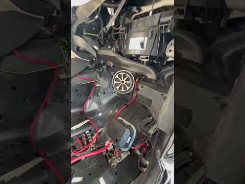 Что под полом у современного автомобиля на примере Mercedes GLS