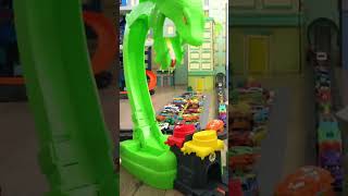 TOXIC SLIME!! 🐍 | Hot Wheels City