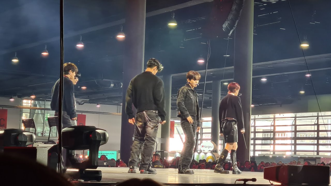 ONF (온앤오프) - Bye my monster at Kcon Germany #kcongermany