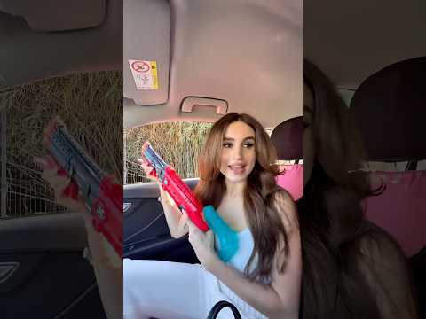 AVETE GIÀ VISTO IL VIDEO CLIP DI “Taxi”?🚕È sul mio canale Youtube 💛Eleonora la ascolta sempre!