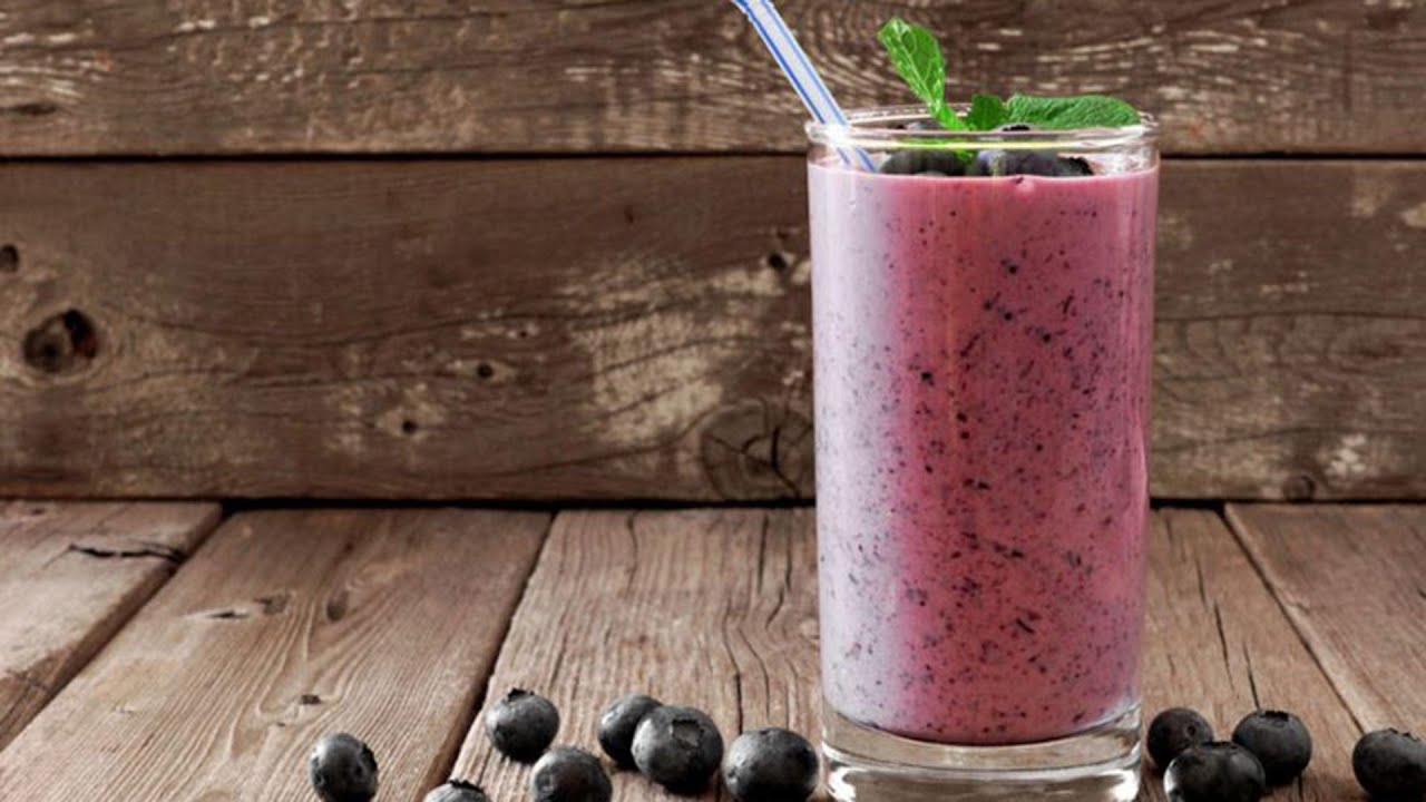 Disease-Fighting Antioxidant Smoothie | Morning Routine To Improve Breast Health | Dr. Kristi Funk | Rachael Ray Show