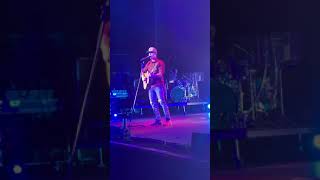 Granger Smith performing “Damn Strait” in Kansas City at the Midland