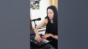 Testing a new possibility for my live show with the granular sampler on the Microfreak by Arturia 👽