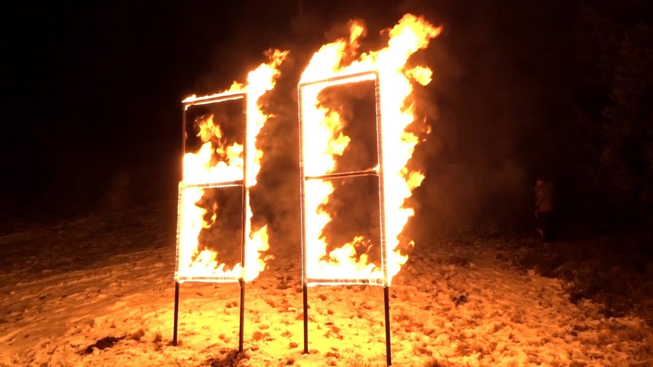 Silvestrovský sjezd s pochodněmi na Špičáku