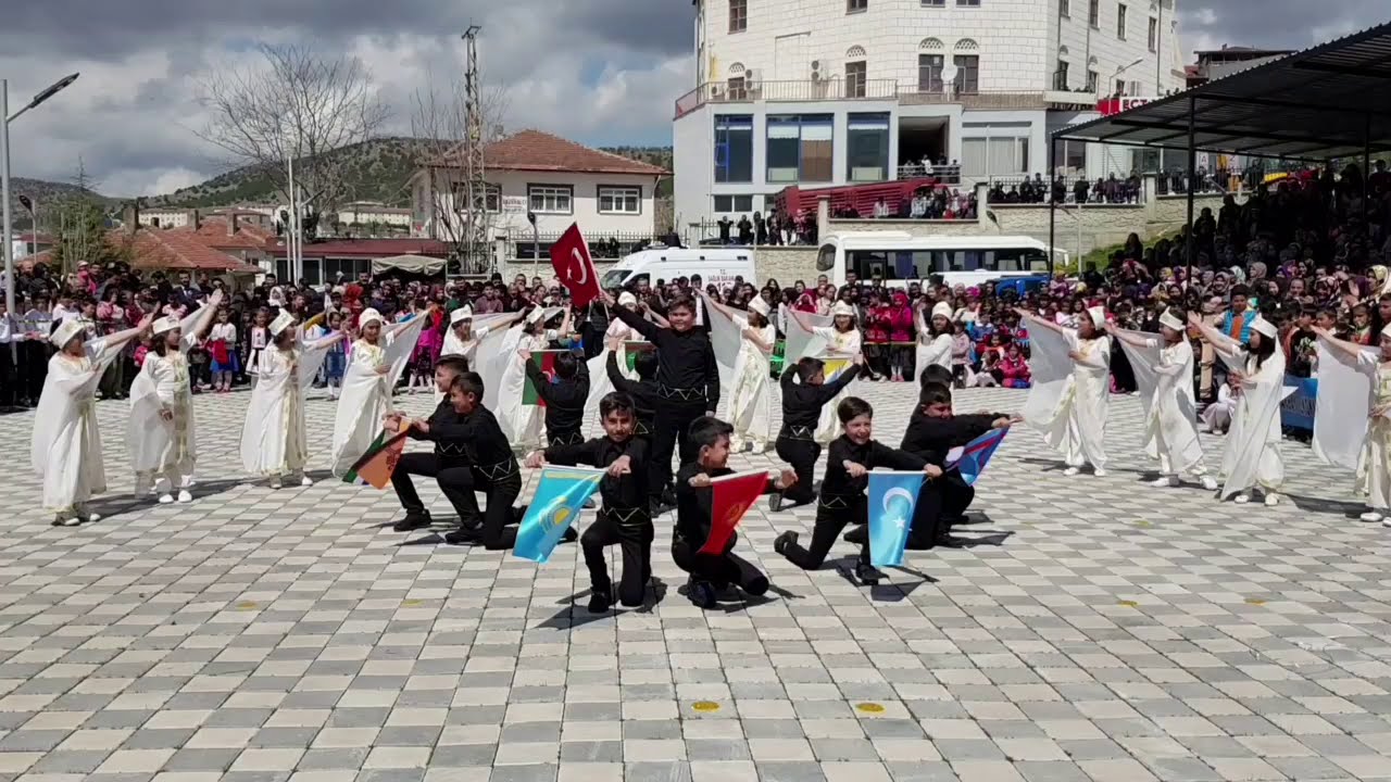 23 Nisan Gösterisi. Akbay ilkokulu 3/A Sınıfı -Türk Milleti, Bayraklı Gösteri