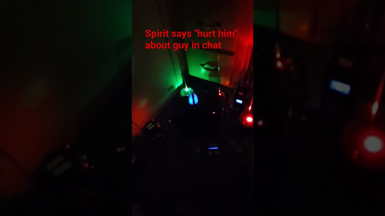 Дух говорит в чате: «Причини ему боль» про парня 