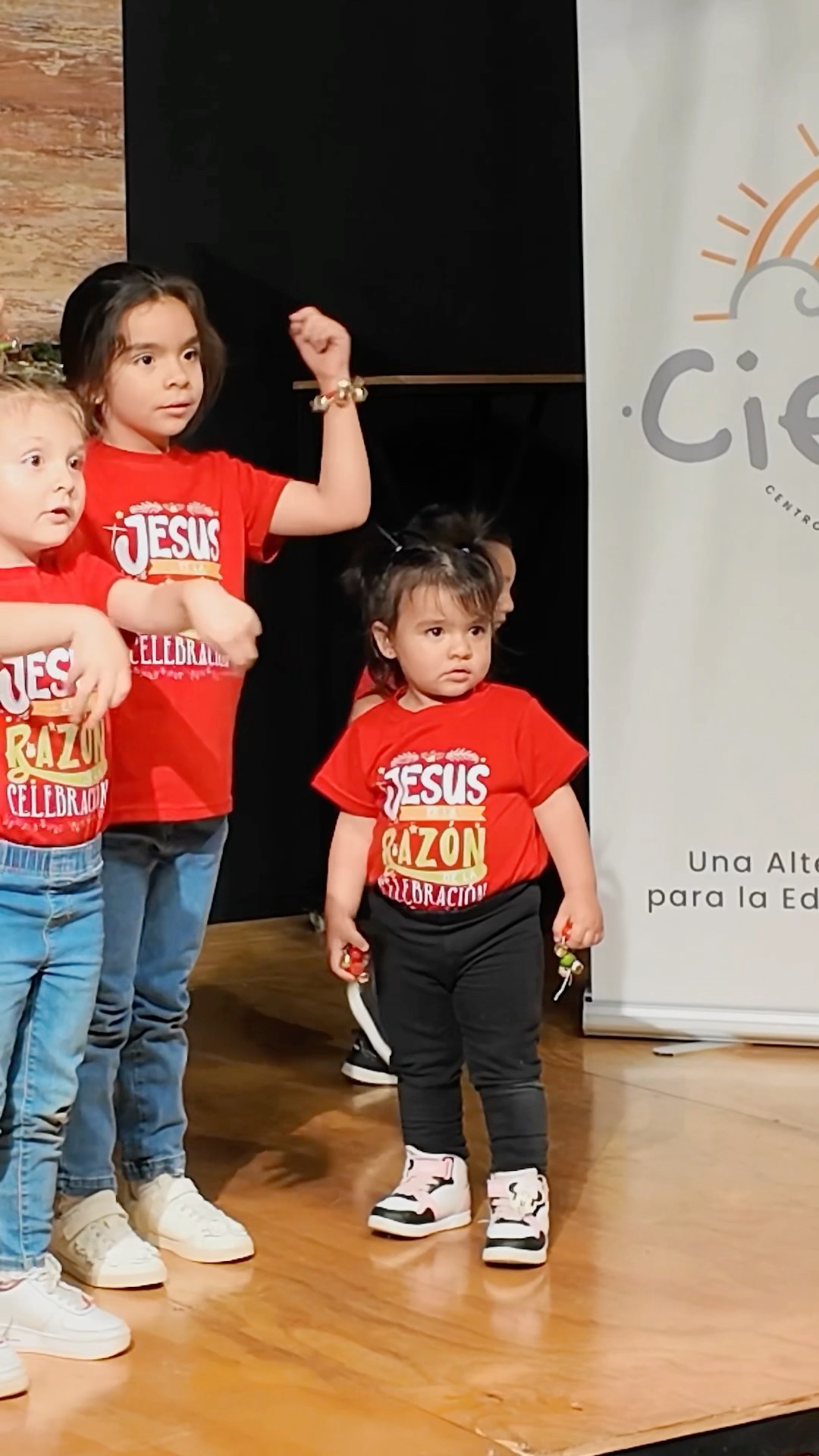 Isabella nos decepciona en su primer show de NAVIDAD??