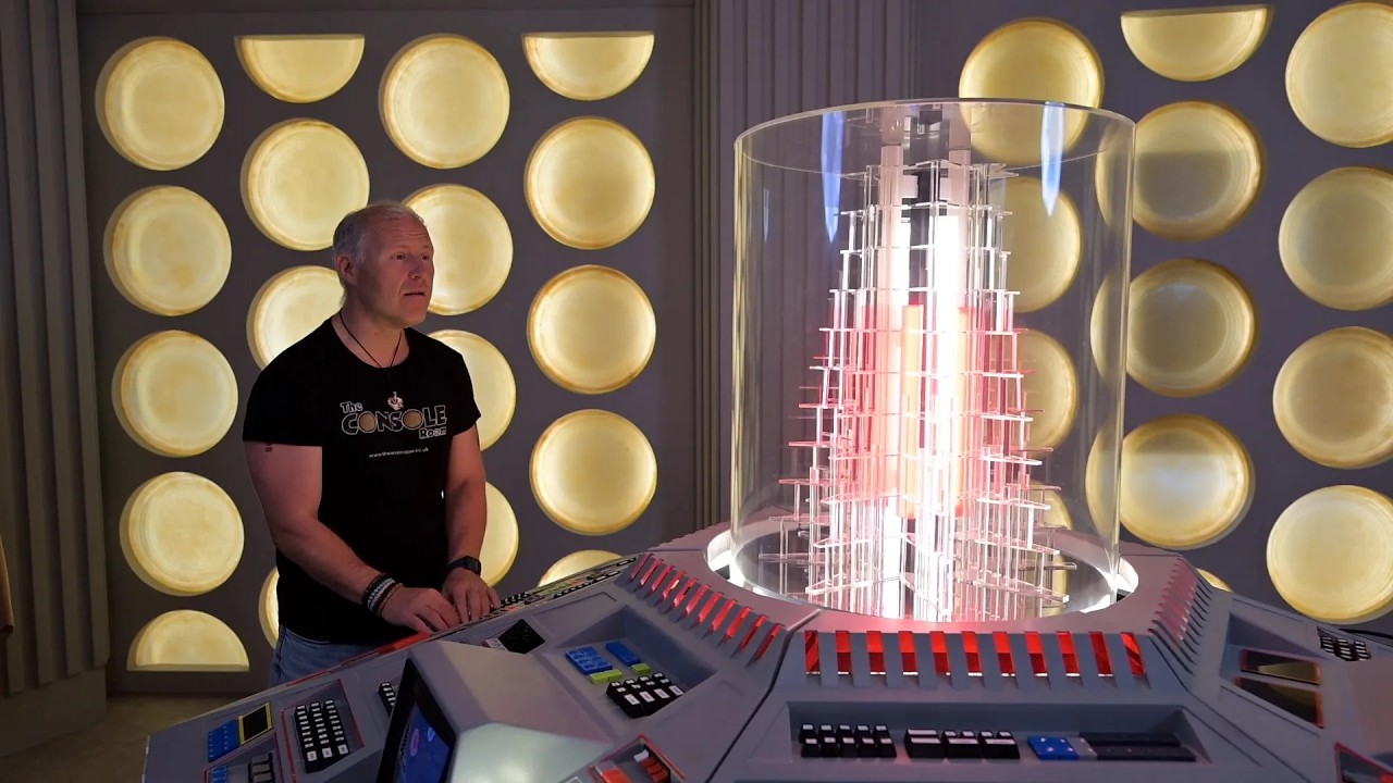 ⁣Doctor Who fan builds full-size 1983 TARDIS console room in backyard | SWNS