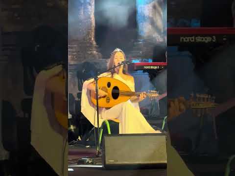 سيندي لطي في مهرجان دقة الدولي في تونس صولو عود امل حياتي وليالي الانس في فيينا