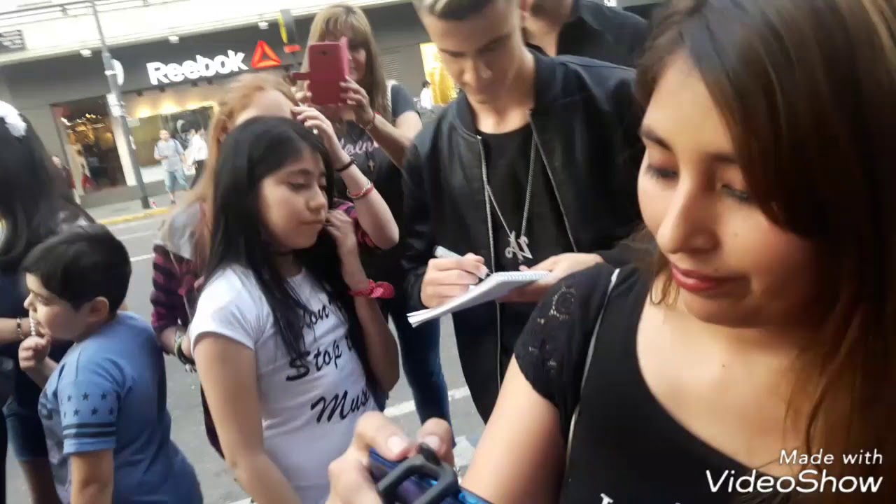 Adexe y Nau: Cantandole a Fans ARGENTINA y su Tour..