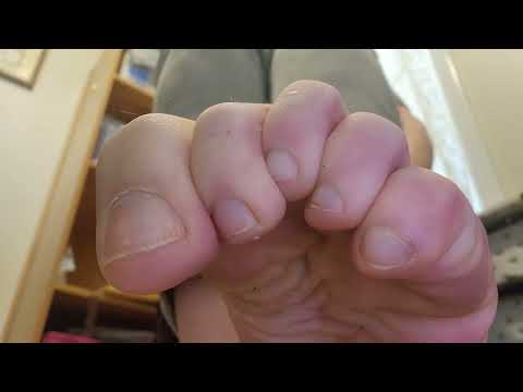 big feet long toes to curling and scrunching
