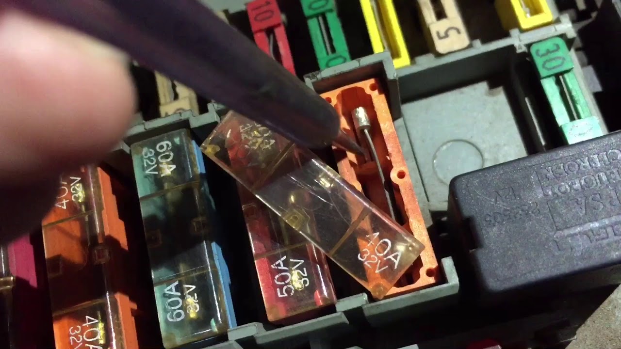 Perbaikan kabel AC peugeot 206 tidak ada arus ke Compresor YouTube