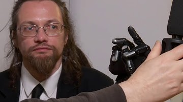 The robot hand that shadows your movements