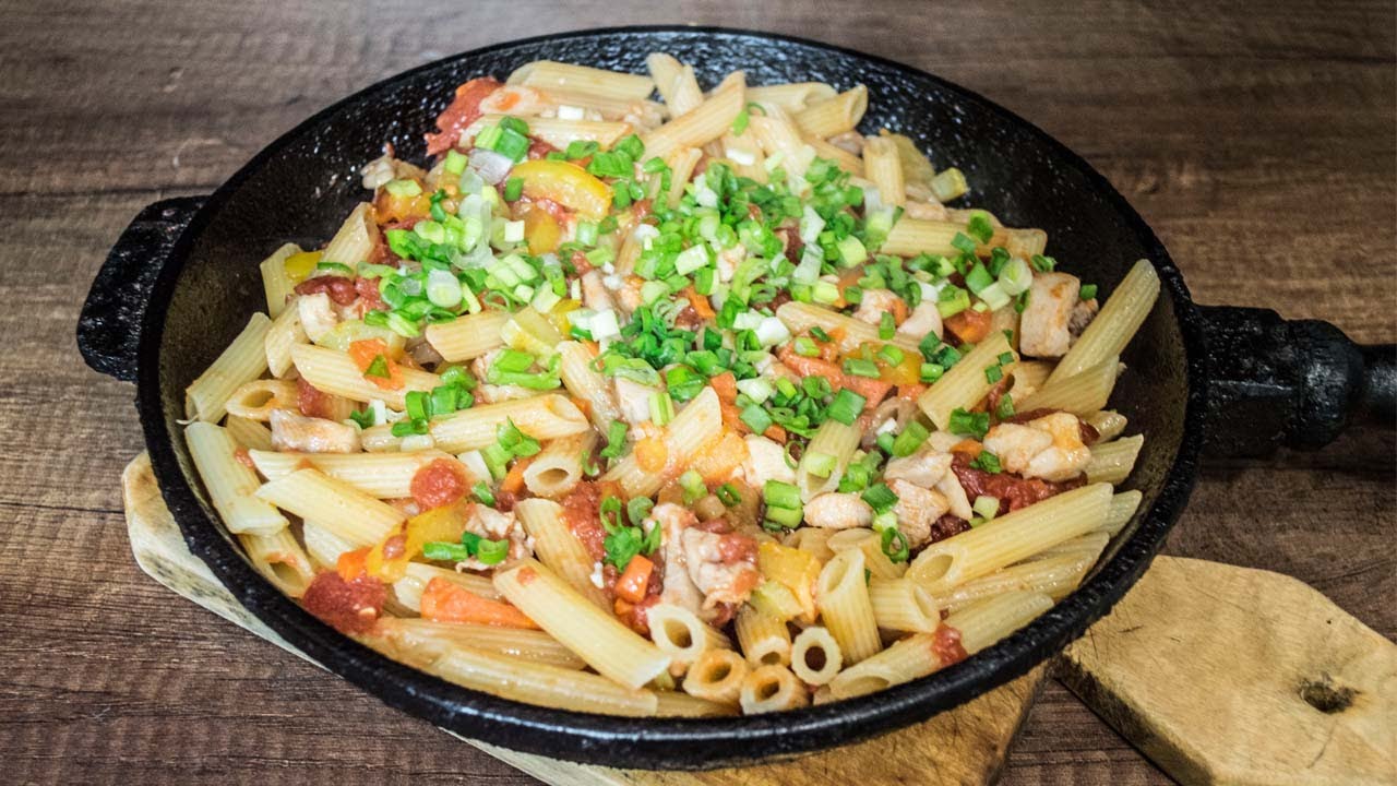 Макароны с курицей и овощами - YouTube