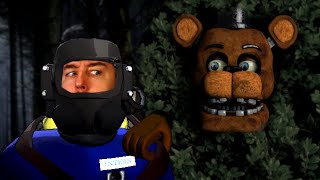 Freddy Fazbear wychodzi z krzaków