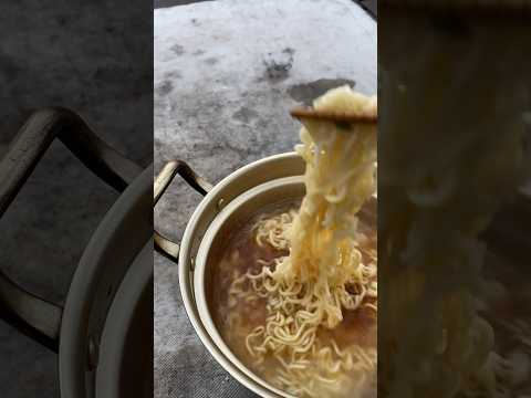 キャンプ初心者の寒い朝のラーメン #キャンプ飯