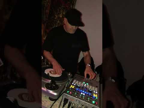 Dj Goce ✖️ Marc Hype ✖️ FairEnough ✖️ Dj Flux 45s Scratch bekijken op YouTube Dj Goce ✖️ Marc Hype ✖️ FairEnough ✖️ Dj Flux 45s Scratch bekijken op YouTube