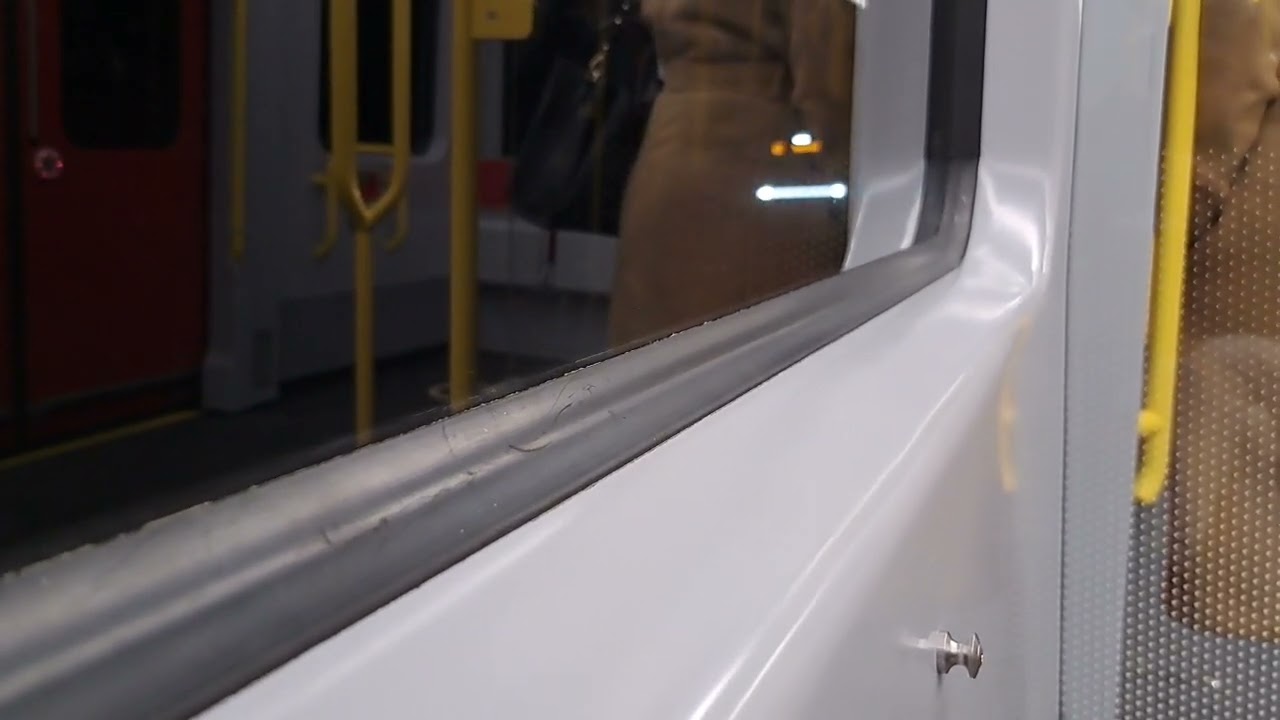 U-Bahn Linie U2 Typ X Schottenring➡️Schottentor in Wien