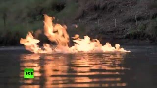 River On FIRE Near Fracking Site (Australia)
A Queensland river near a fracking site exploded into flames after a coal seam gas (CSP) protester sparked a kitchen lighter above the water surface.
READ MORE: http://on.rt.com/7avy
Please Like Subscribe to TruthStartsNow3: https://www.youtube.com/channel/UCTcattmyWp53dUmhfatRJGw River On FIRE Near Fracking Site (Australia)
