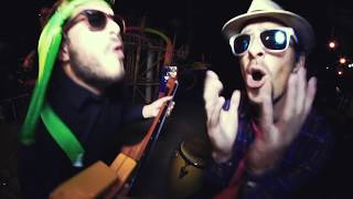 Video thumbnail of "Papaya Dada - Apostemos que me caso (VIDEO OFICIAL) - Esteban Portugal"
