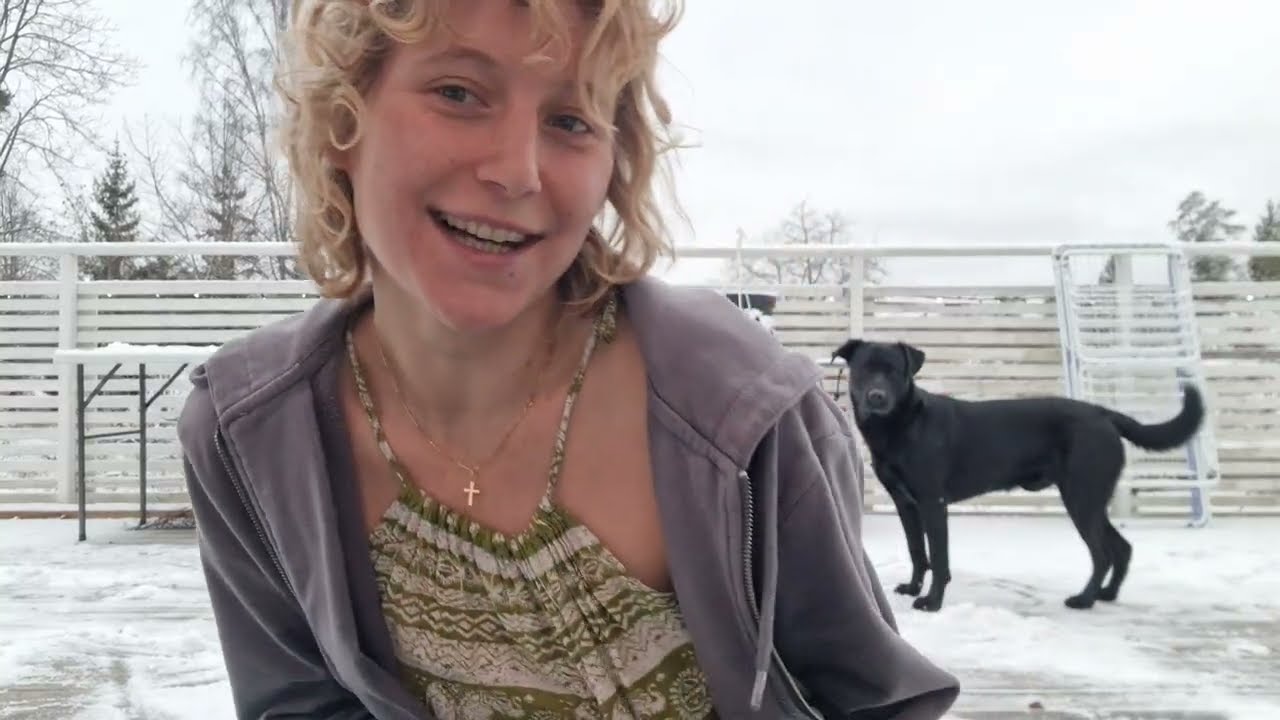 Barefoot in the snow yet again ❄️