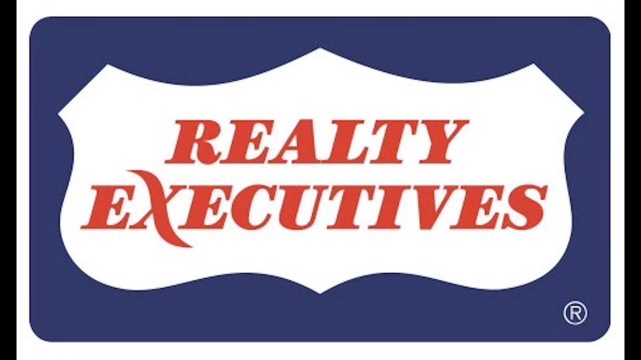 Crafty Corner Cabinet - 2516 Kensington Rd 66046