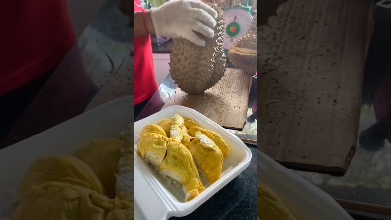 Durian fruit peeling 