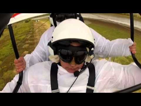 Video: Bagaimana Putin Terbang Di Hang Glider