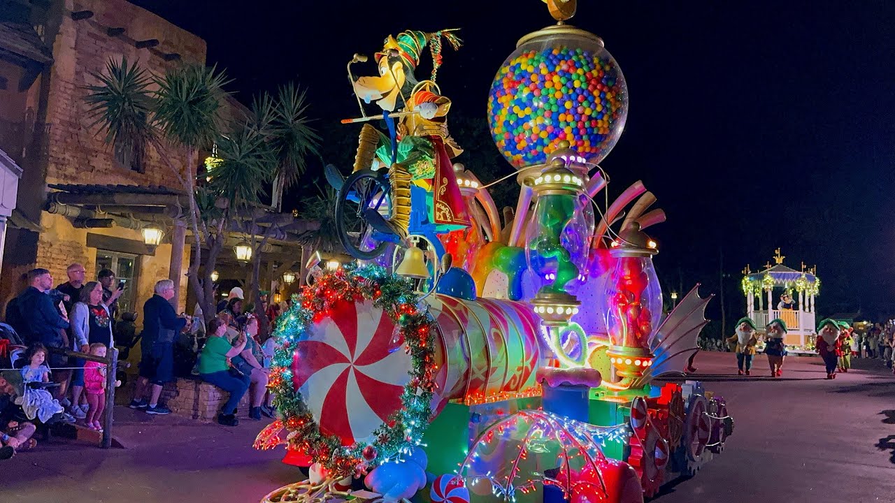 Mickey Very Merry Christmas Party Parade 2024