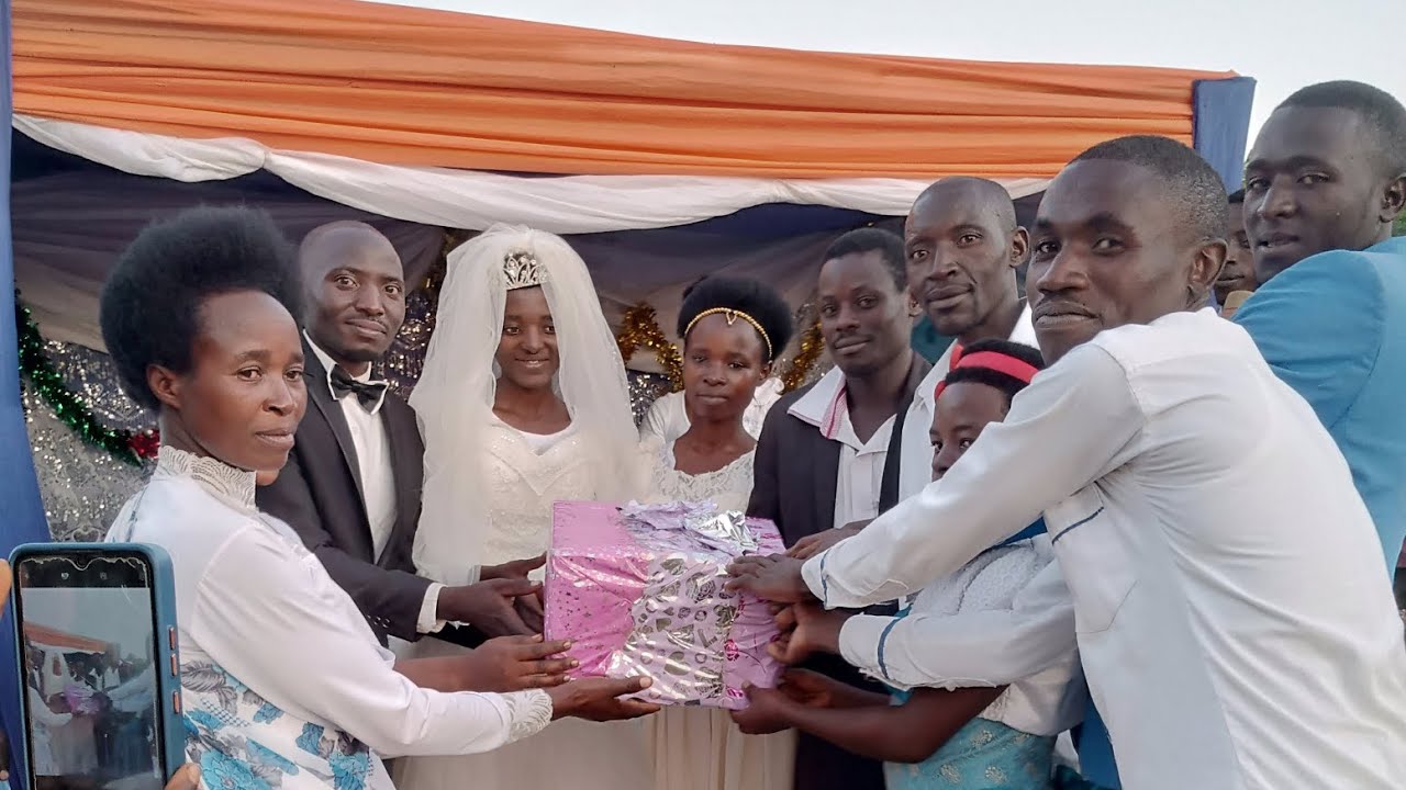 Ichimael na UWAMBAJIMANA Françoise 💌 mumenyereye muri BYUKA URABAGIRANE Choir mu bukwe bwiza UGANDA