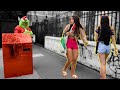 PEGADINHA O GRINCH - ASSUSTANDO PESSOAS - grinch prank