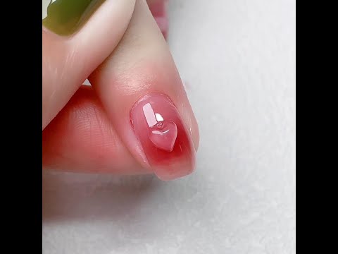 Vidéo: Le nail art floral créé par Non Solo Kawaii