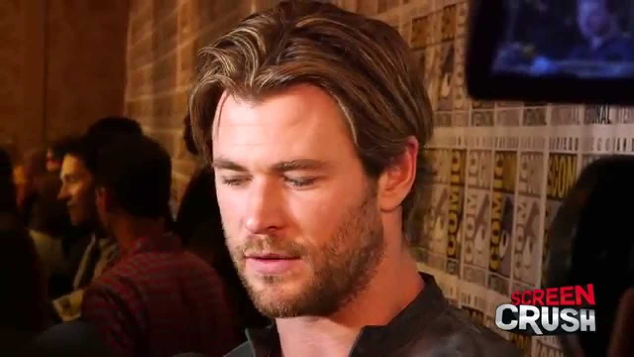 GazetaWeb - Chris Hemsworth roda cena de 'Thor' com visual anos 80